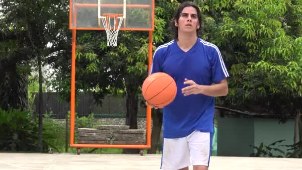 Баскетбольний майданчик, легка атлетика, спорт — стокове відео