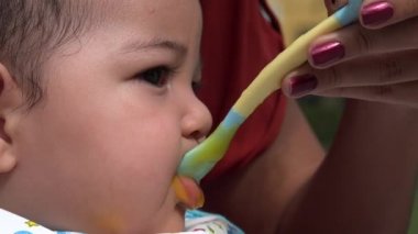 Bebek beslenme, bebek maması, Bebek