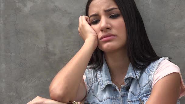Uczucia kobiety smutny, przygnębiony młodzieży, — Wideo stockowe