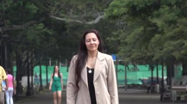 27 Mart 2015 - Cali, Kolombiya - iş kadın açık havada