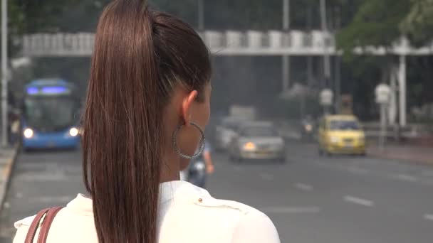 Hailing Taxi Cabina, Cercanías — Vídeo de stock