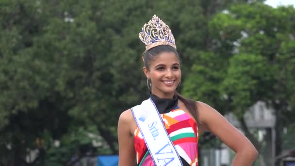 Reine de Beauté, Mannequins, Concours de Beauté — Video