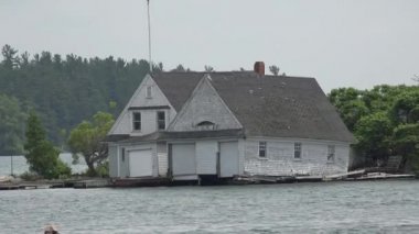 Hasarlı konut, harap, eski