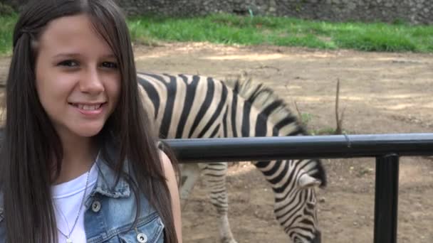 Menina feliz, criança sorridente — Vídeo de Stock