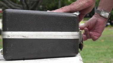 Adam trompet ve dava