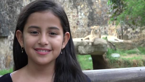 Young Girl Posing with Tiger — Stock Video