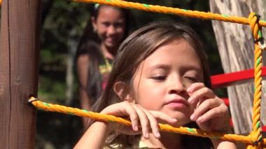 Başka bir çocuk alay çocuk