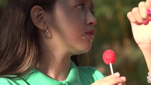 bryunetka-i-ledenets-v-pope-video-porno-sayt-suet-ey-v-pizdu-butilku-i-igruhi