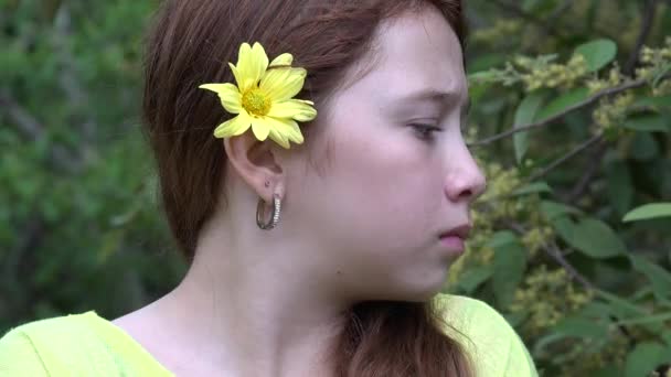 神経系の十代の少女 — ストック動画