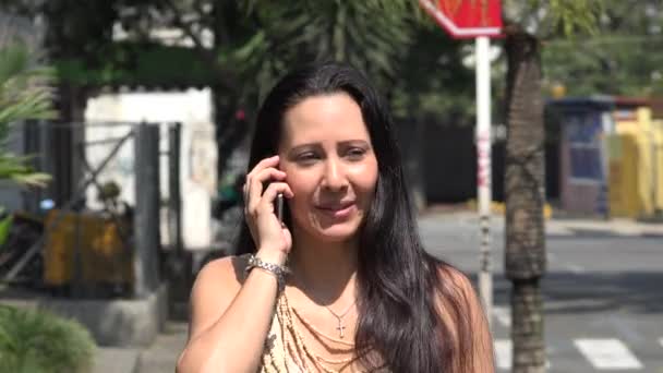 Hispanic Woman Talking on Cell Phone — Stock Video