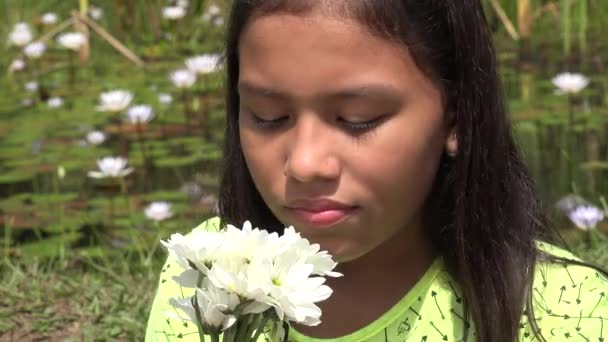 Girl Posing on Sunny Day — Stock Video