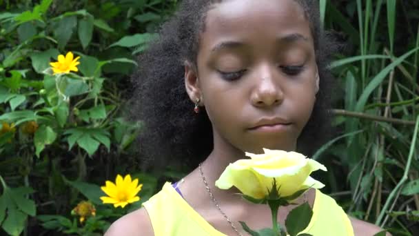 Triste africano adolescente chica — Vídeo de stock
