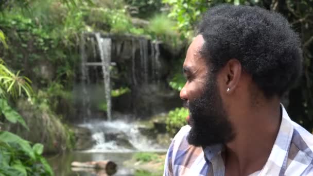 Homme africain avec barbe — Video