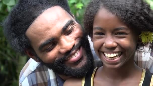 Pai Africano e Filha — Vídeo de Stock