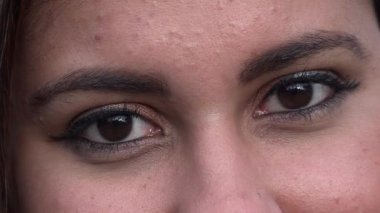 Kapatmak yukarıya-in kadın? s göz