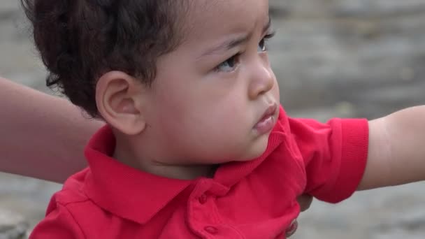 Niño bebé con piruleta — Vídeos de Stock