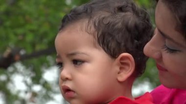 İspanyol anne bebek çocuk ile