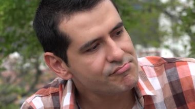 Adam yapma aptal yüz ifadeleri