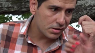 Yetişkin adam oyunculuk aptal