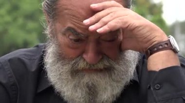 Kızgın sakallı ihtiyar