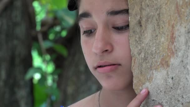 伤心的十几岁女孩 — 图库视频影像