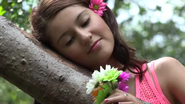 Pretty Teen Girl Outdoors — Stock Video