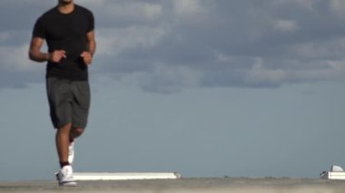 Atletik yetişkin erkek koşucu