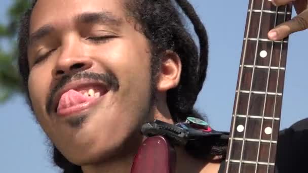 Africano Masculino Baixo Guitarrista — Vídeo de Stock