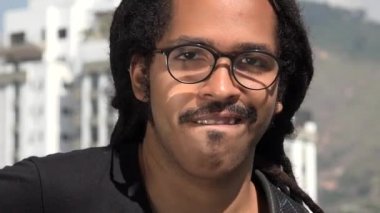 Ritim ile Afrikalı müzisyen