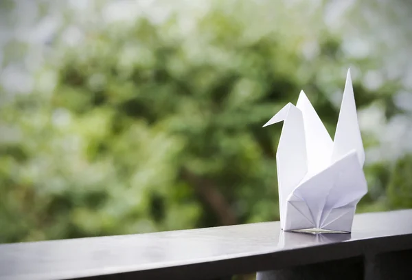 Origami kağıt vinç balkon — Stok fotoğraf