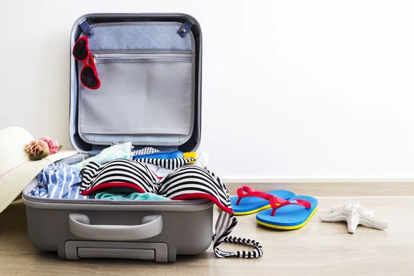 Bikini ve Bagaj laminat yerdeki giysileri