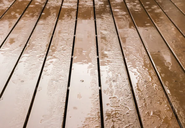 Holzboden bei Regen — Stockfoto