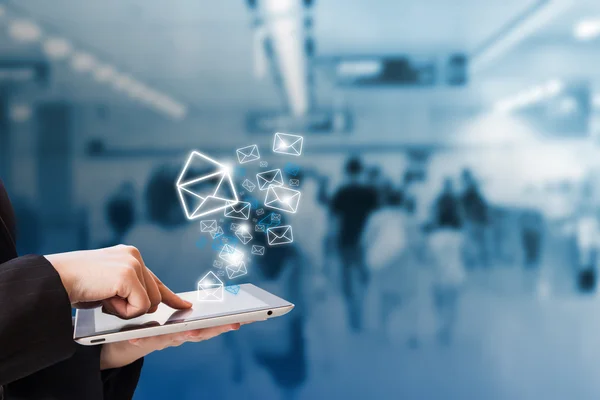 E-posta göndererek iş kadını