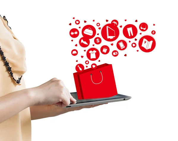 Mulher compras on-line usando tablet digital — Fotografia de Stock