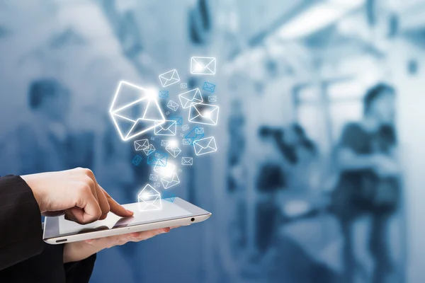 E-posta göndererek iş kadını