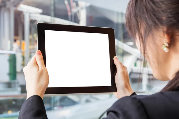 Mujer de negocios buscando tableta digital. Espacio para tu foto . —  Fotos de Stock