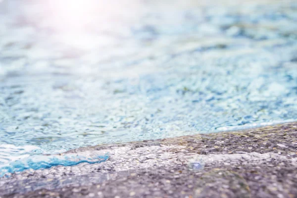 Welle im Schwimmbad — Stockfoto