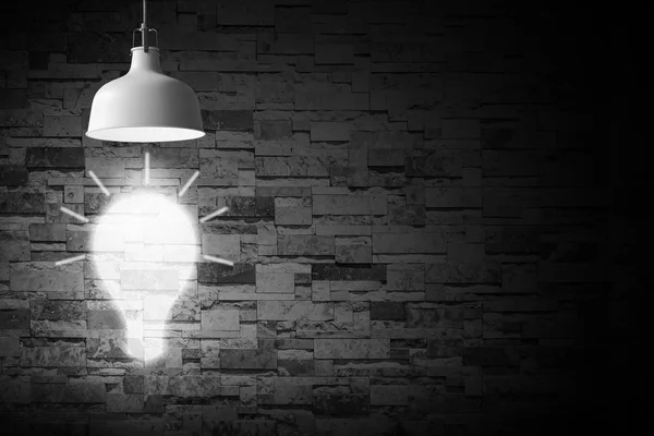 Το ανώτατο όριο φως θα λάμψει το lightbulb στον τοίχο — Φωτογραφία Αρχείου