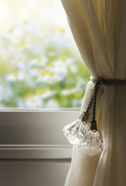 Levegős függöny függöny nyakkendő a hálószobában — Stock Fotó