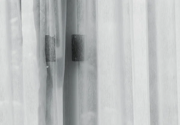 Luftiga gardin på fönstret i sovrummet — Stockfoto