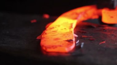 Smithy sıcak metal dövme