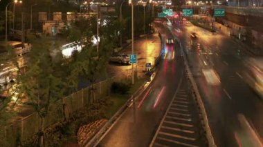 Şangay'daki gece arabalar