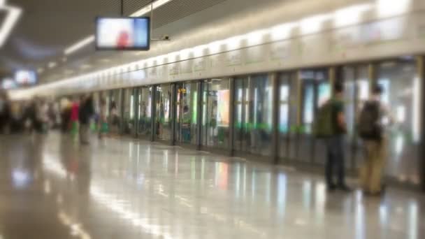 Station de métro bondé à Shanghai — Video