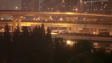 Şangay'daki gece arabalar