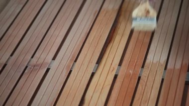 zemin çizmeye başlayan ressam