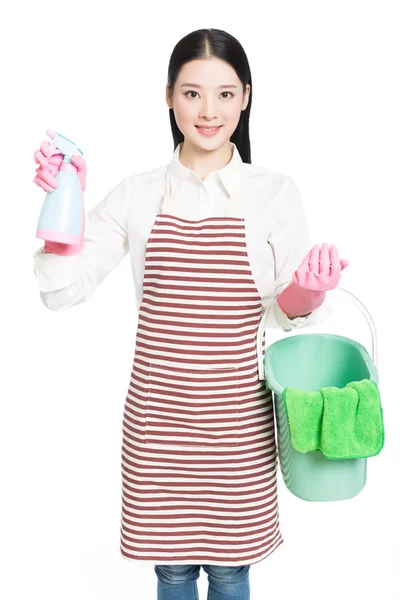 Mladá žena čištění na bílém pozadí — Stock fotografie