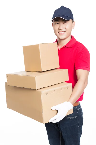 Entrega homem transportando caixa de papelão — Fotografia de Stock