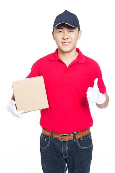Entrega hombre llevando caja de cartón — Foto de Stock