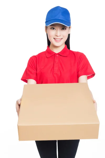 Entrega mujer llevando caja de cartón — Foto de Stock