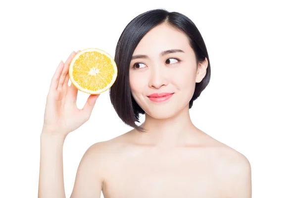 Chinese woman with oranges in her hands — Stock Photo, Image